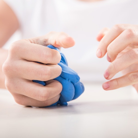 Las lesiones neurológicas de la mano son aquellas que afectan los nervios periféricos o centrales encargados de controlar los movimientos y la sensibilidad.