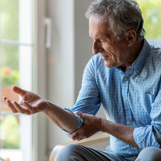 Todo sobre la mano neurológica: causas, síntomas, diagnóstico y tratamiento