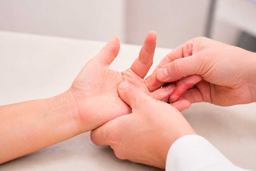 Exploracion clinica del dedo en resorte